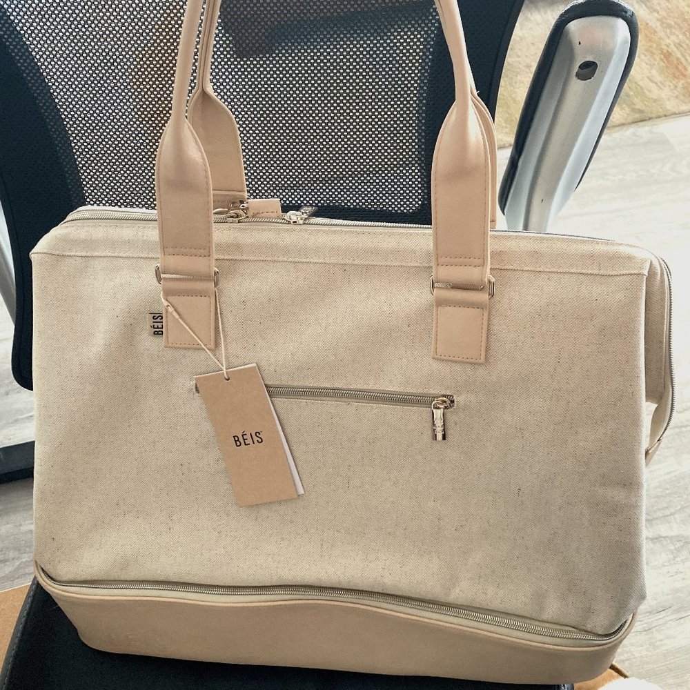 Béis The Weekender Bag in Beige
